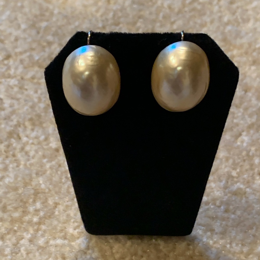 VINTAGE LES BERNARD CLIP ON PEARL EARRINGS